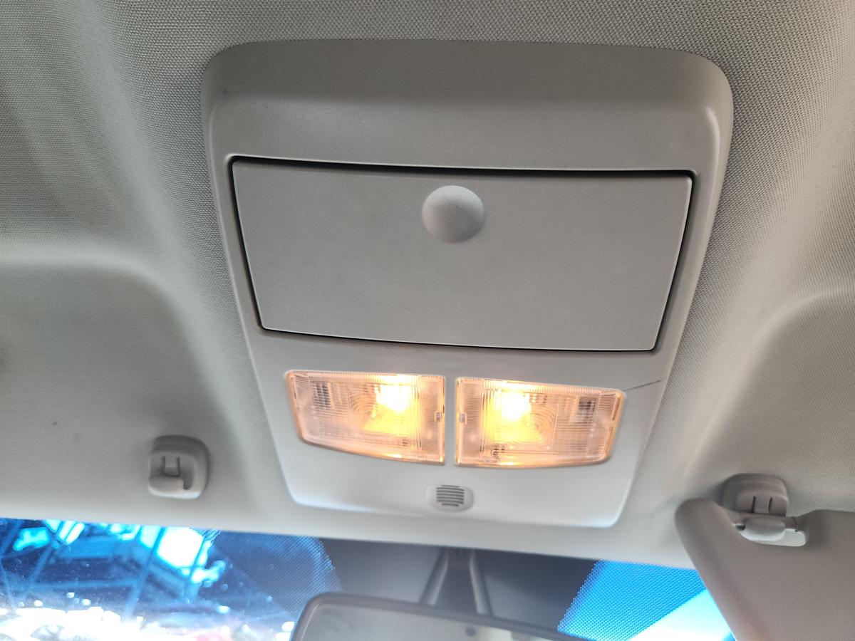1000960580-Courtesy Light