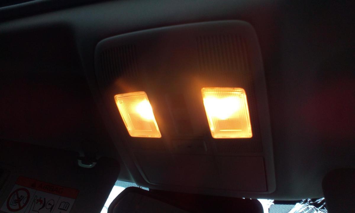 1000651367-Courtesy Light
