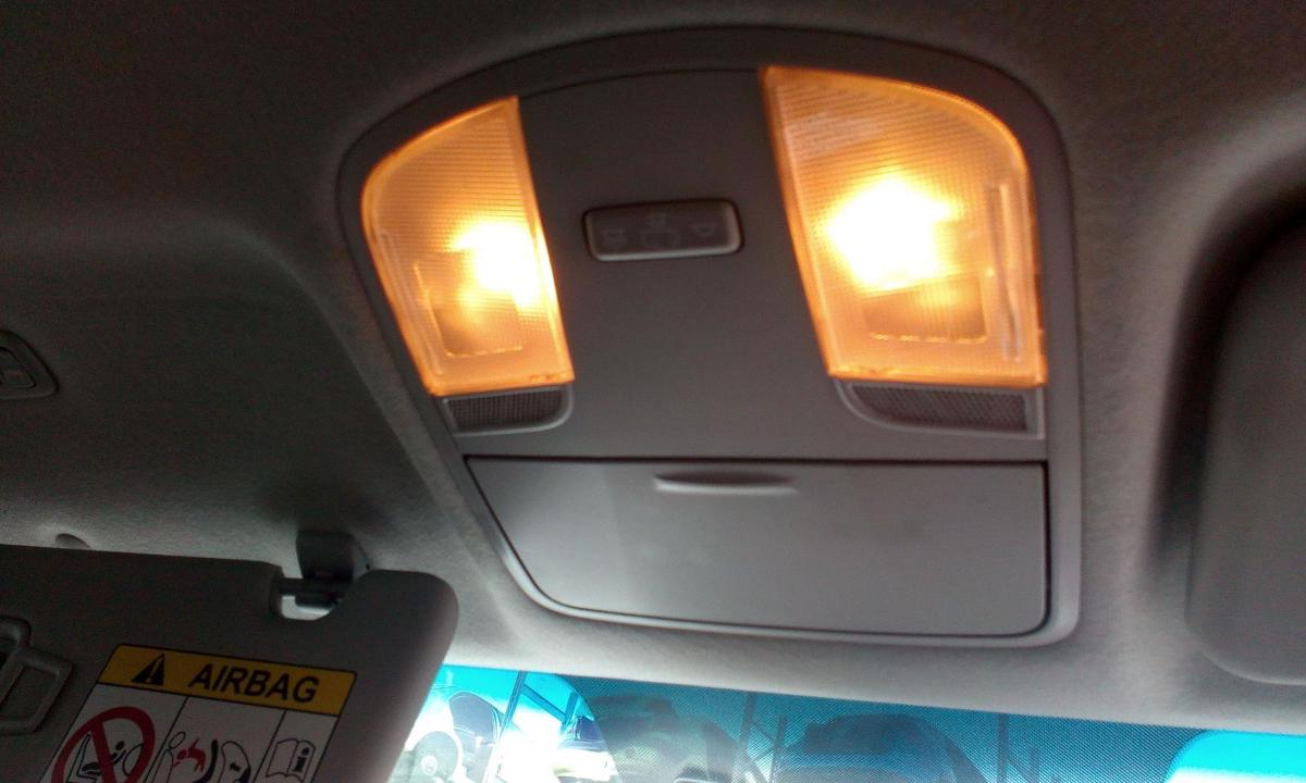 1000619488-Courtesy Light