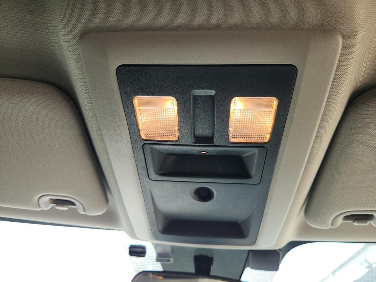 1000872462-Courtesy Light