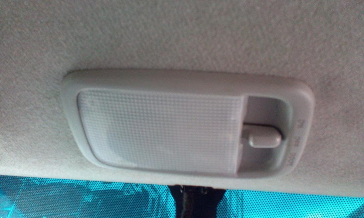 1000612808-Courtesy Light