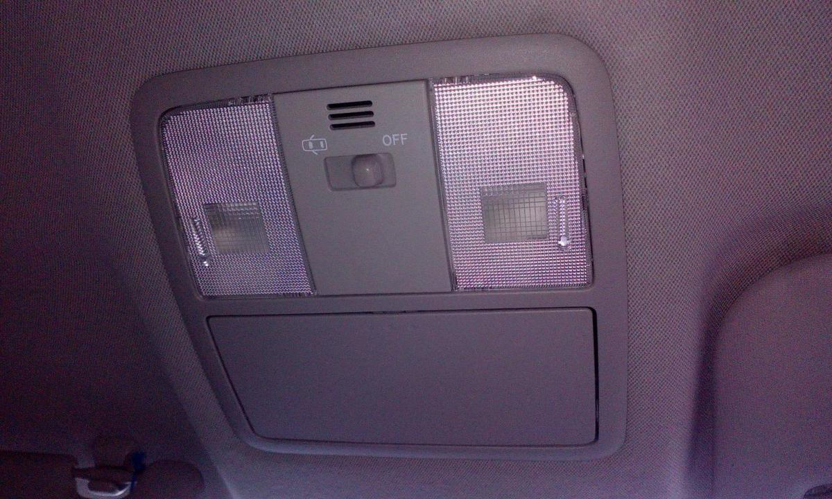 1000653110-Courtesy Light