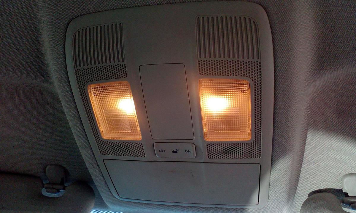 1000664604-Courtesy Light