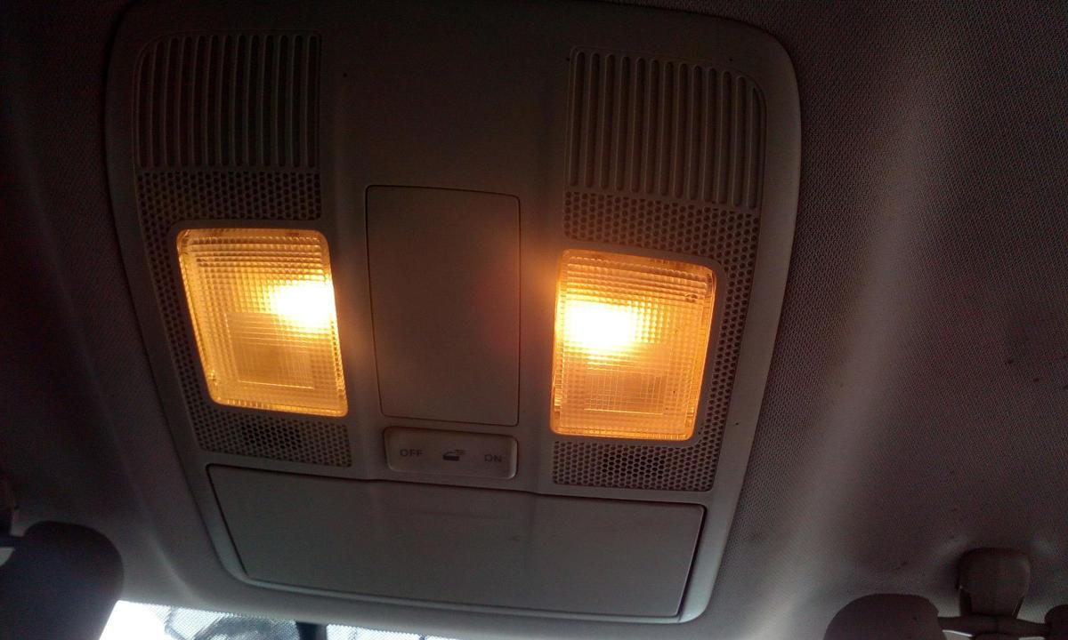 1000707217-Courtesy Light