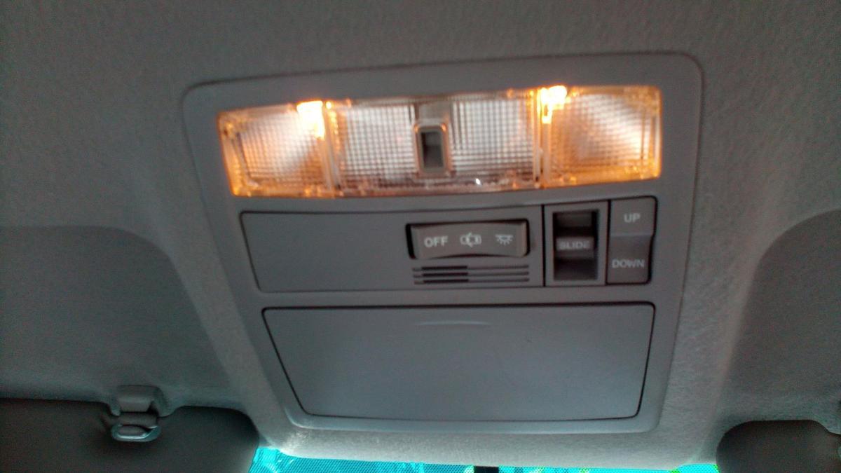 1000707450-Courtesy Light