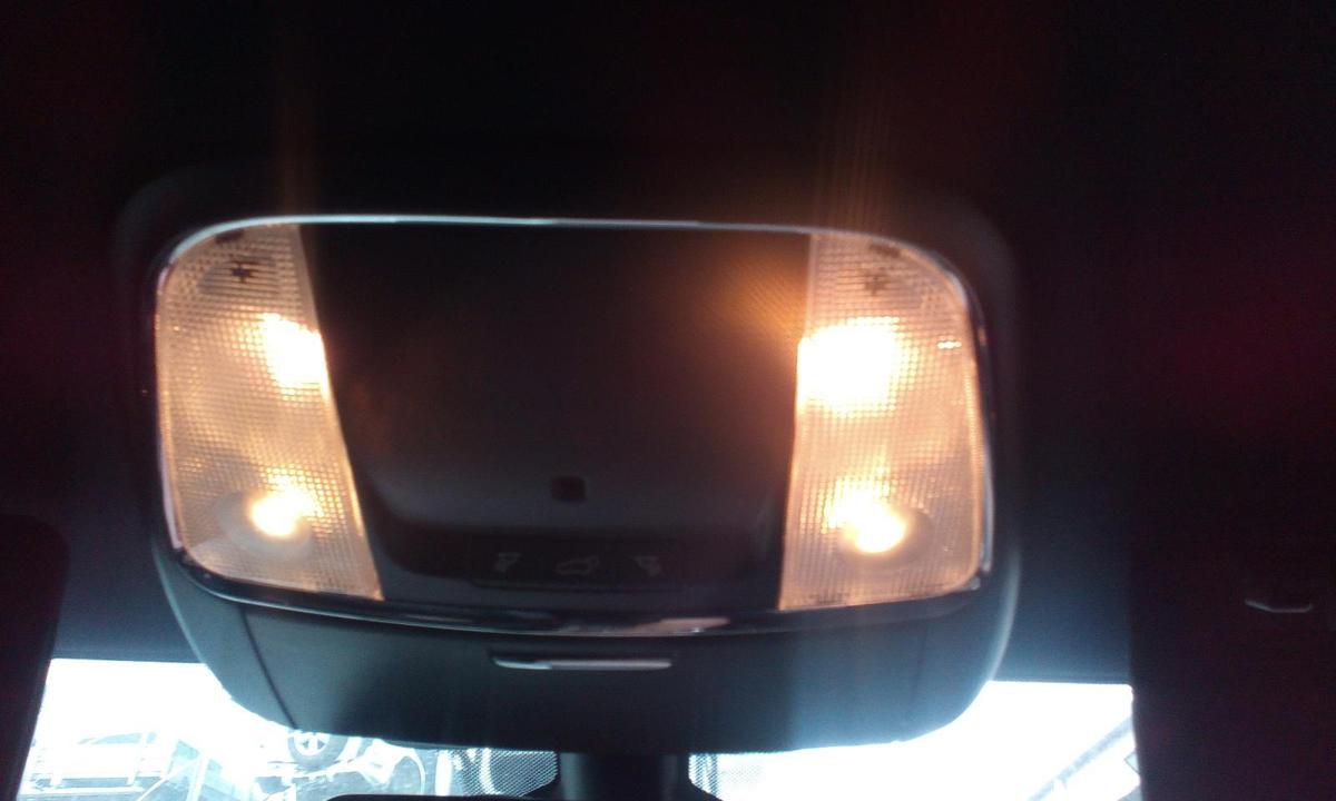 1000707590-Courtesy Light