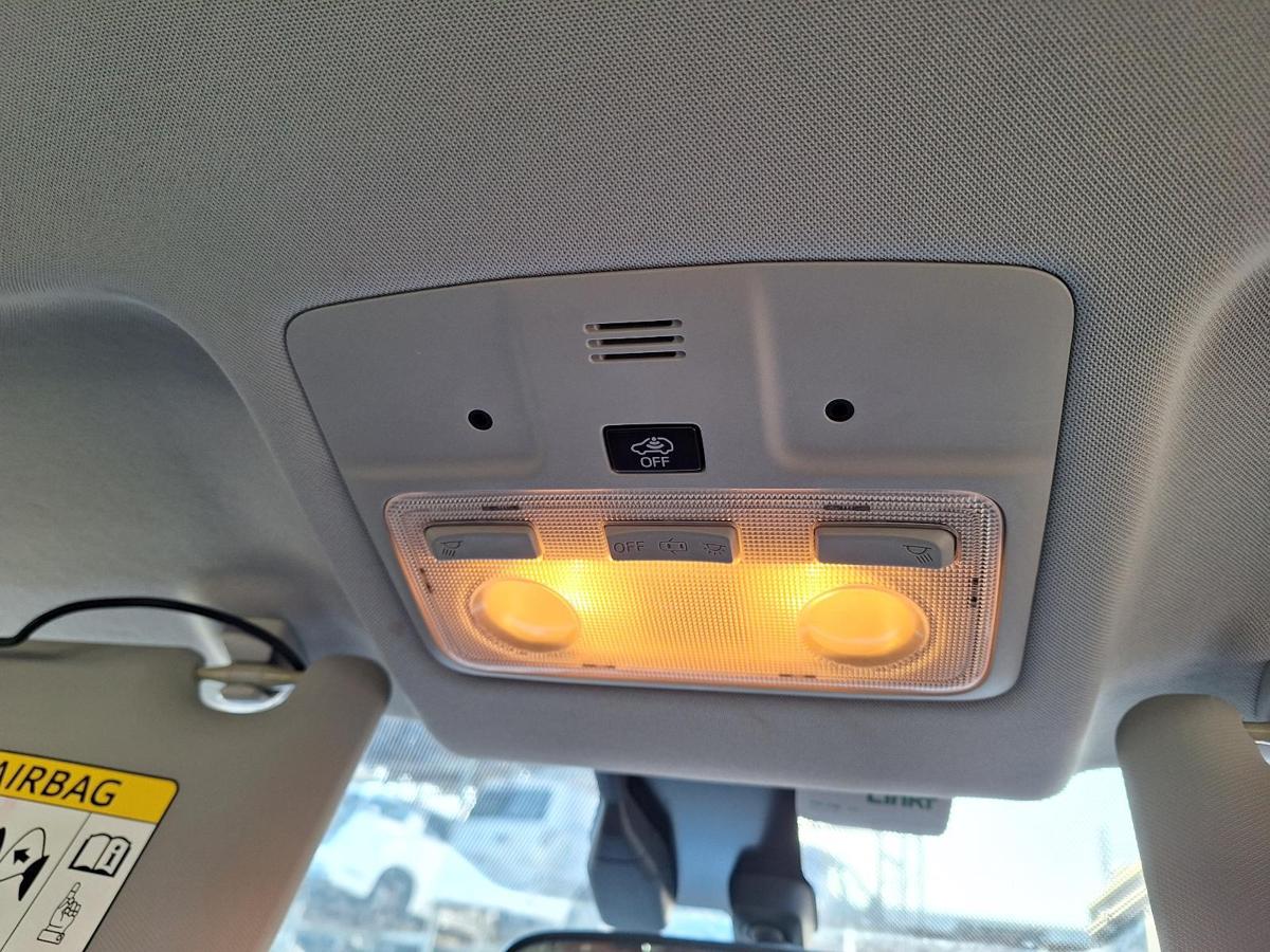 1000753526-Courtesy Light