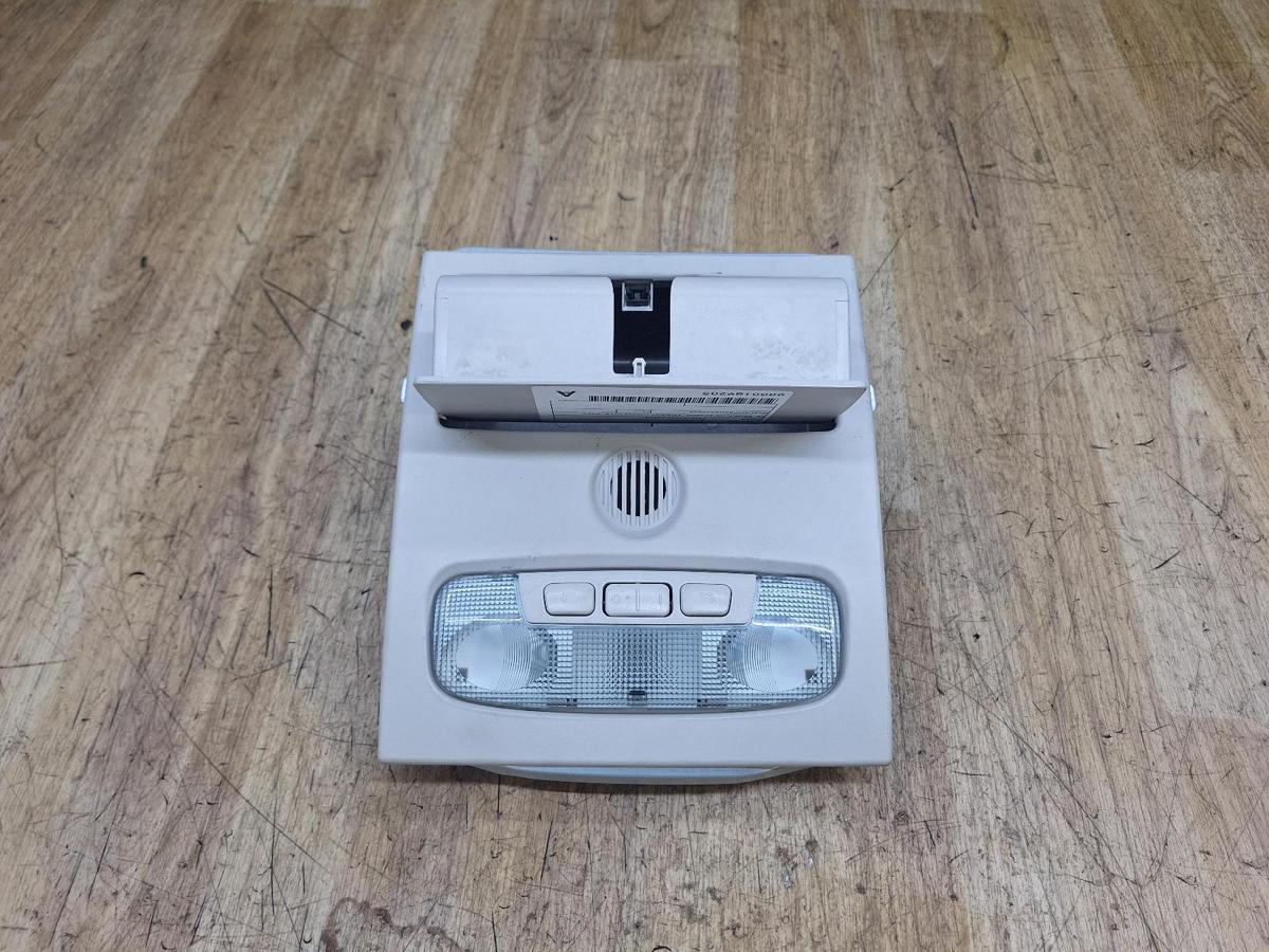 1000945381-Courtesy Light Front