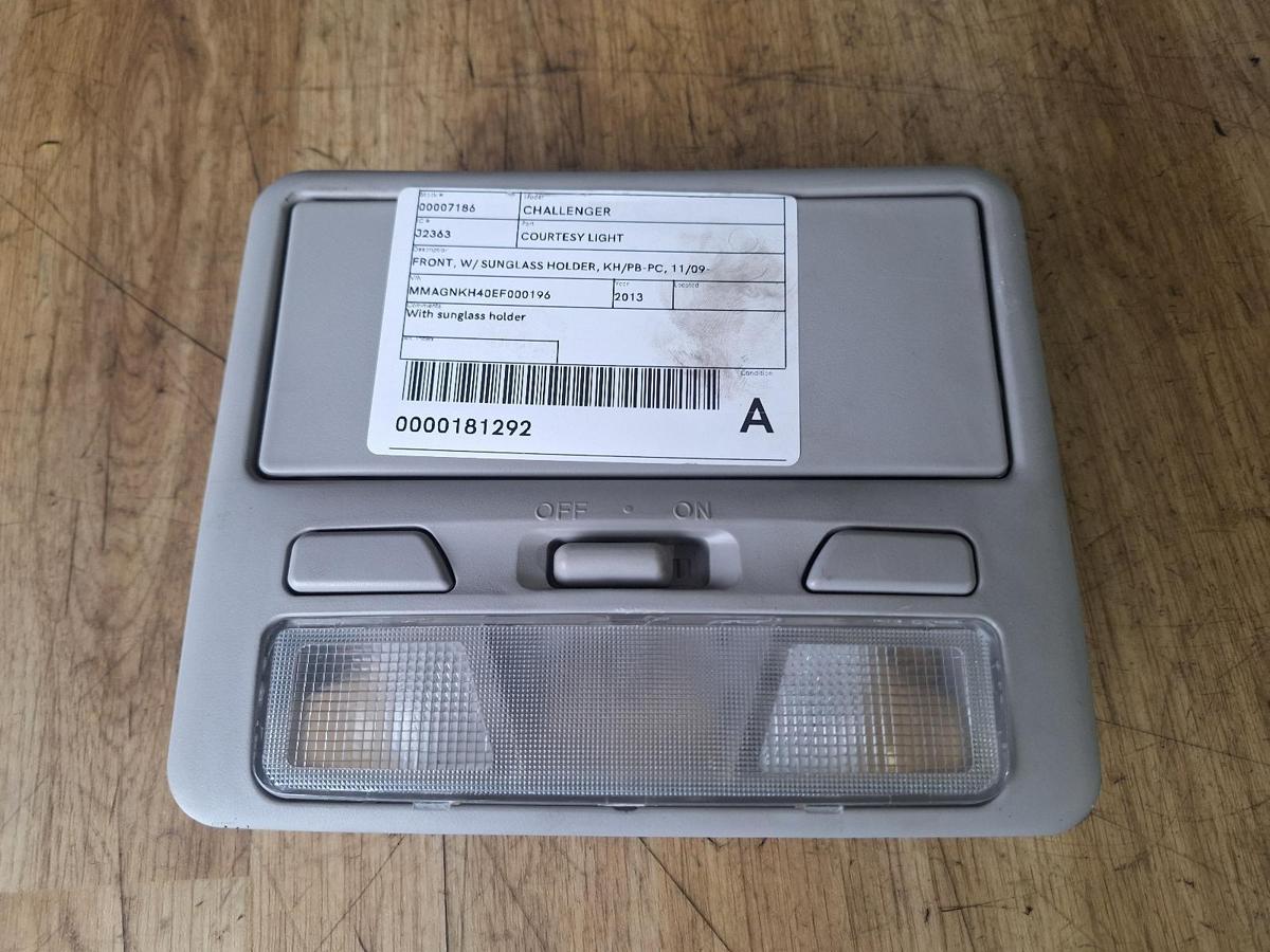 Courtesy Light for MITSUBISHI CHALLENGER