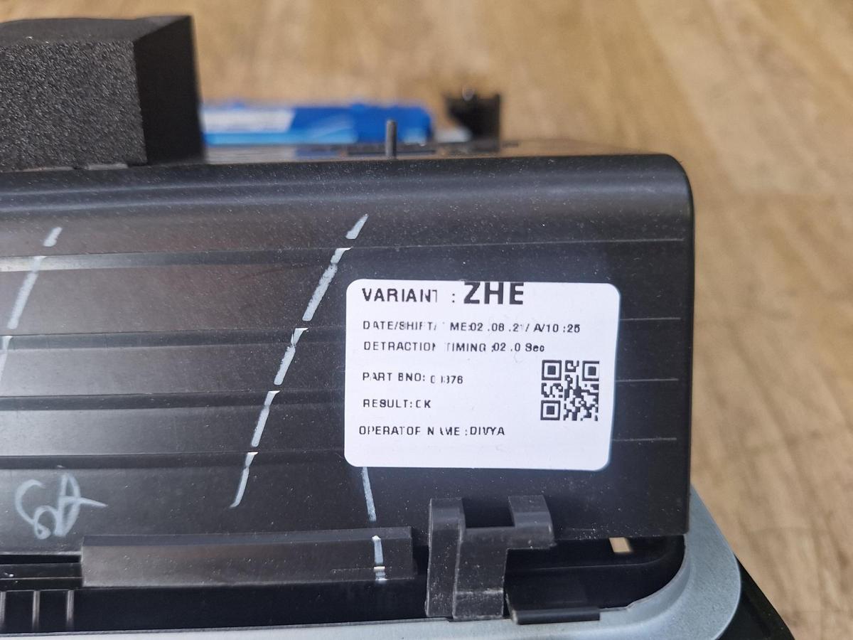 1000940625-Courtesy Light Part Number