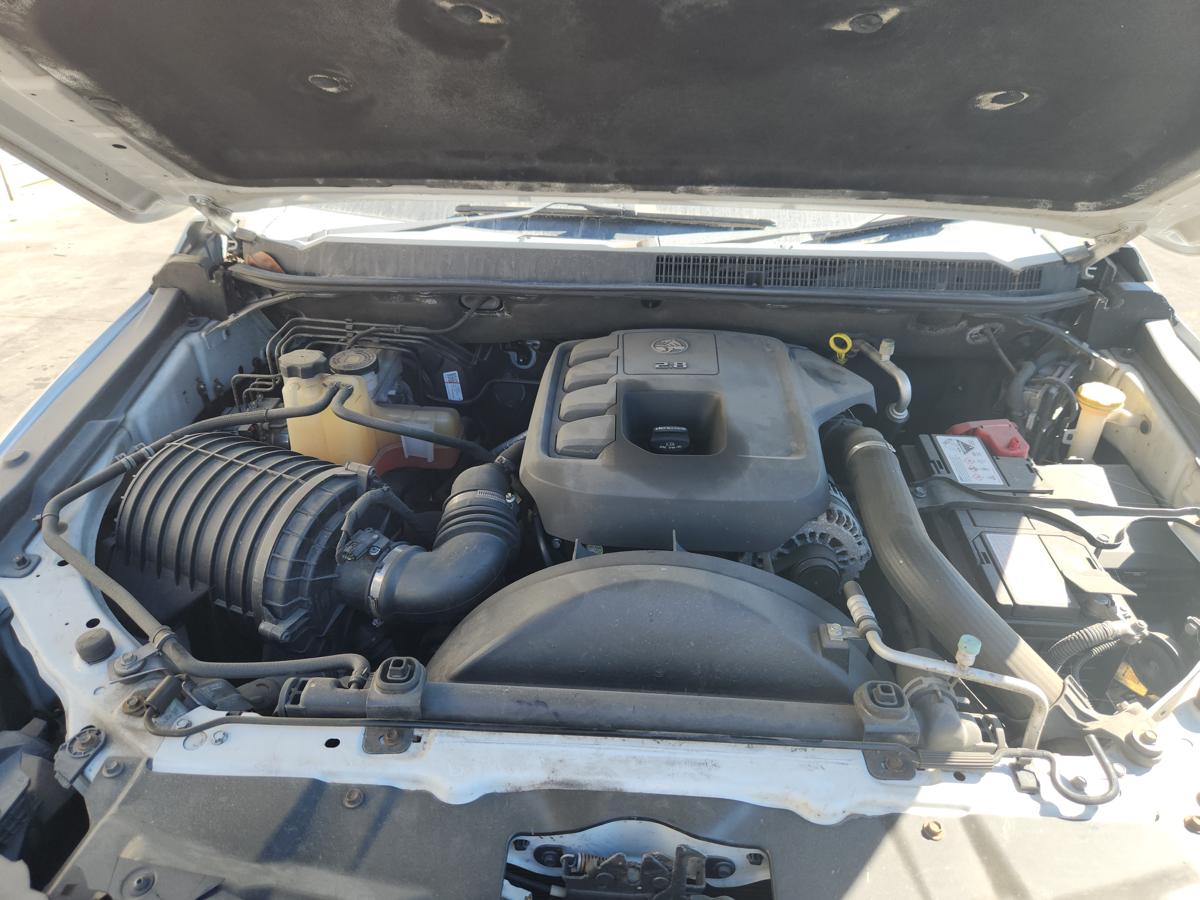 1000940059-Engine Bay