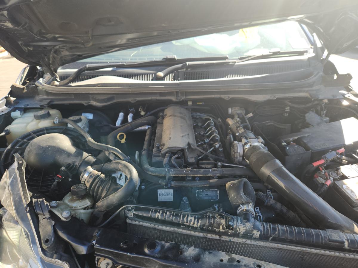 1000940088-Engine Bay