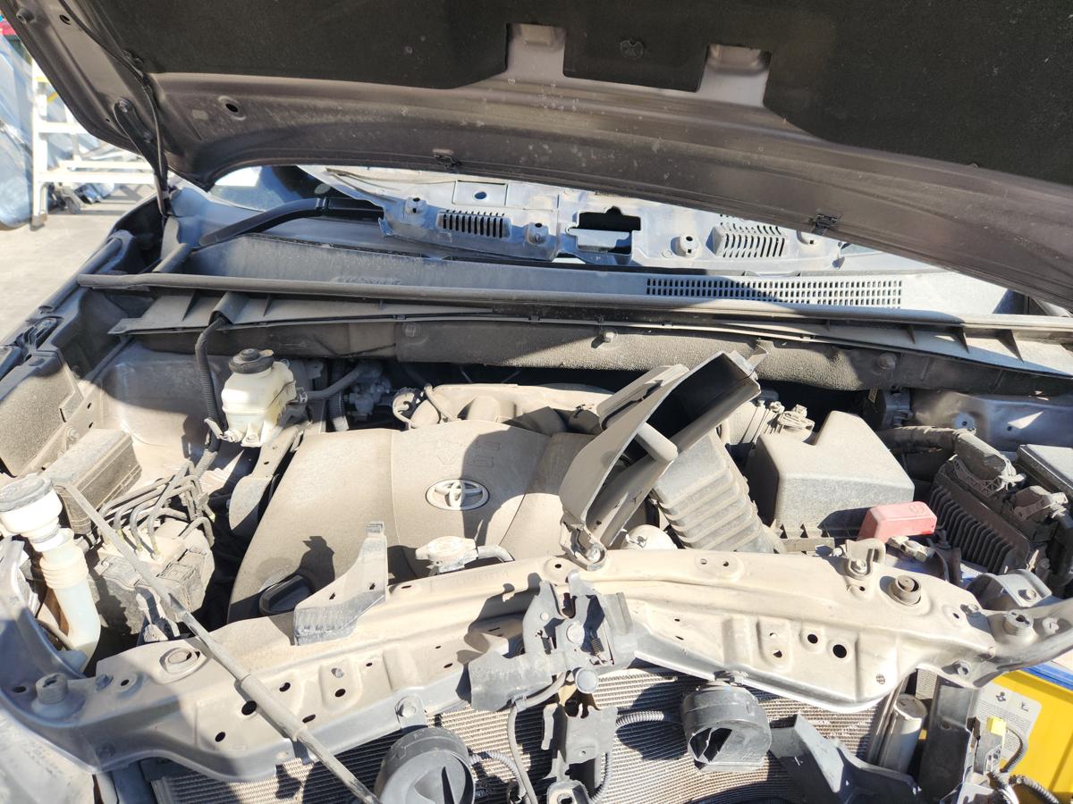 1000941048-Engine Bay