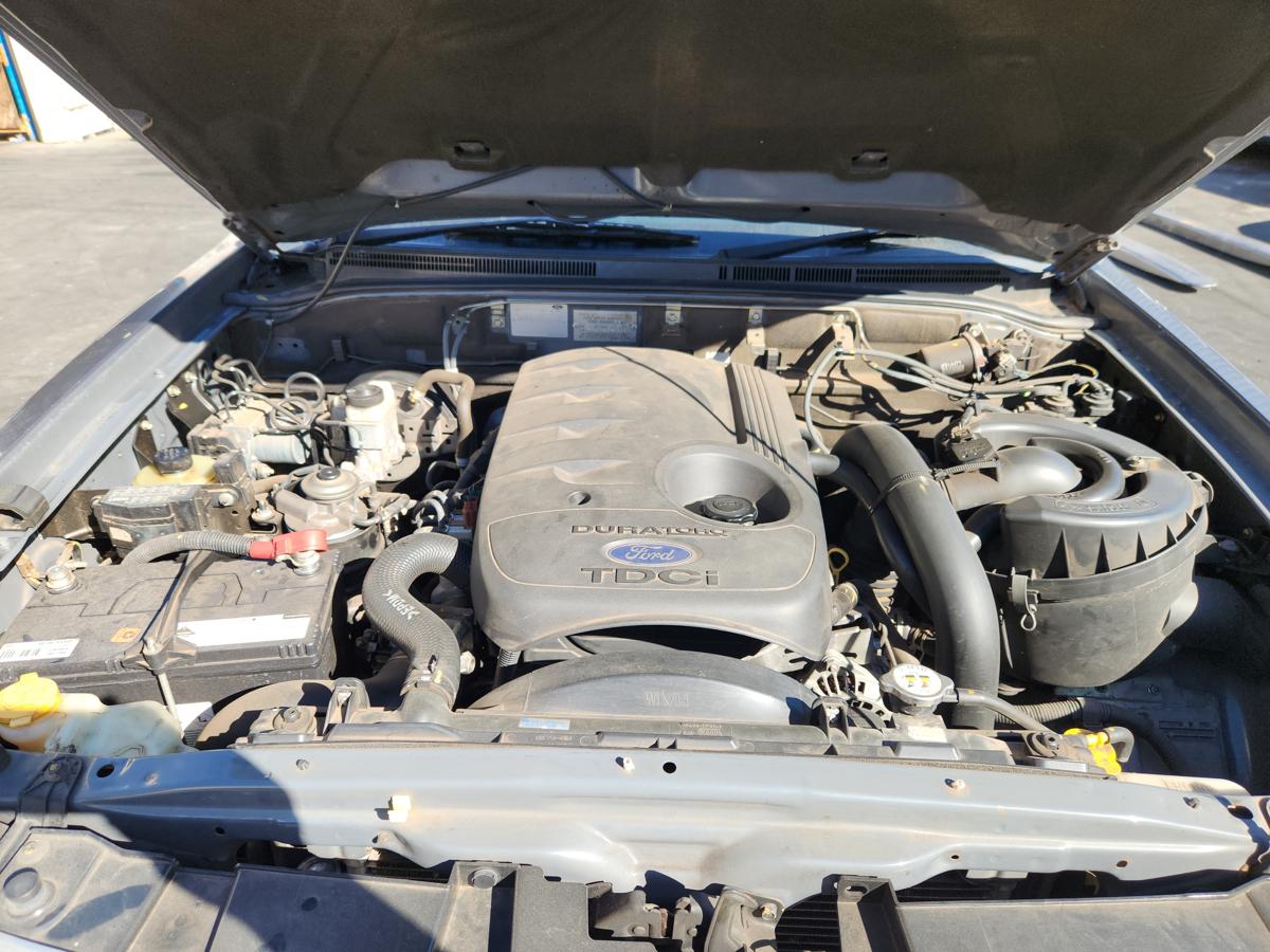 1000944104-Engine Bay