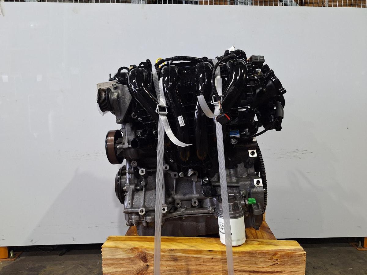 1000881371-Engine LHS