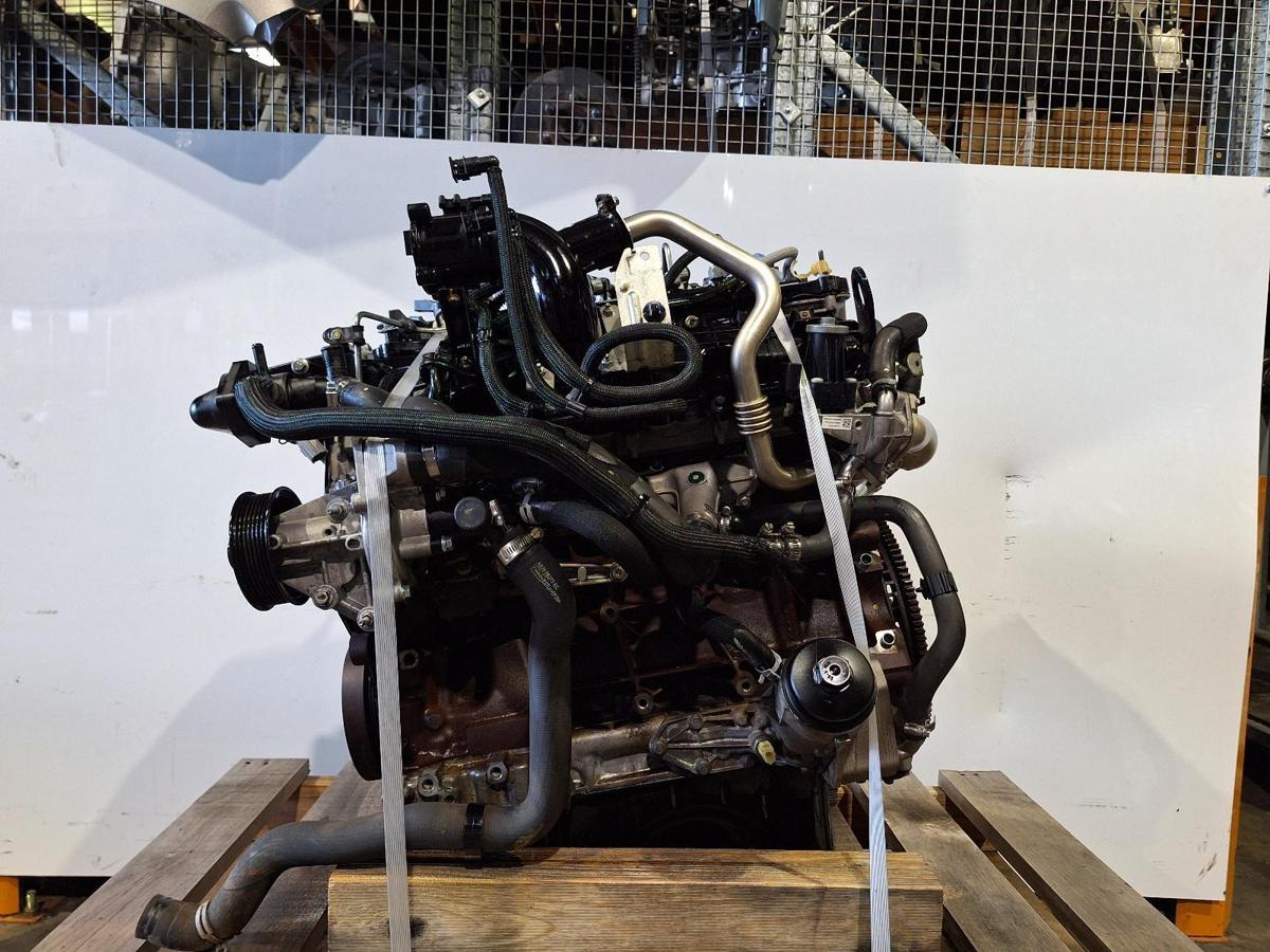 1000932796-Engine LHS