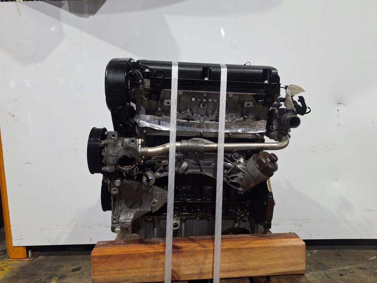 1000934063-Engine LHS