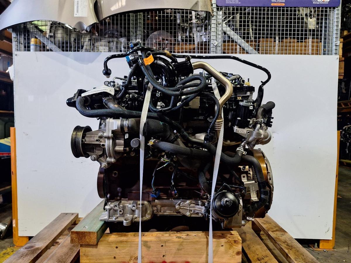 1000940090-Engine LHS