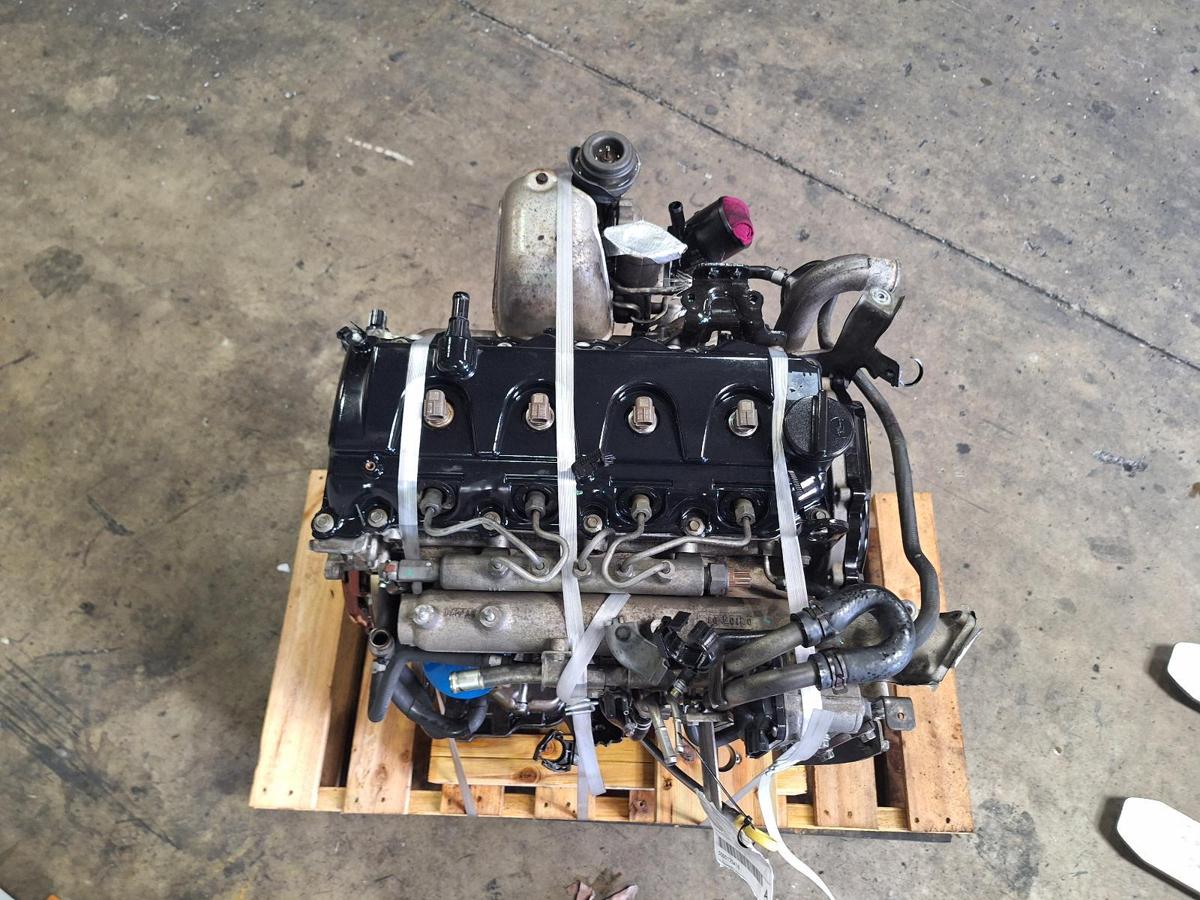 1000879897-Engine Top