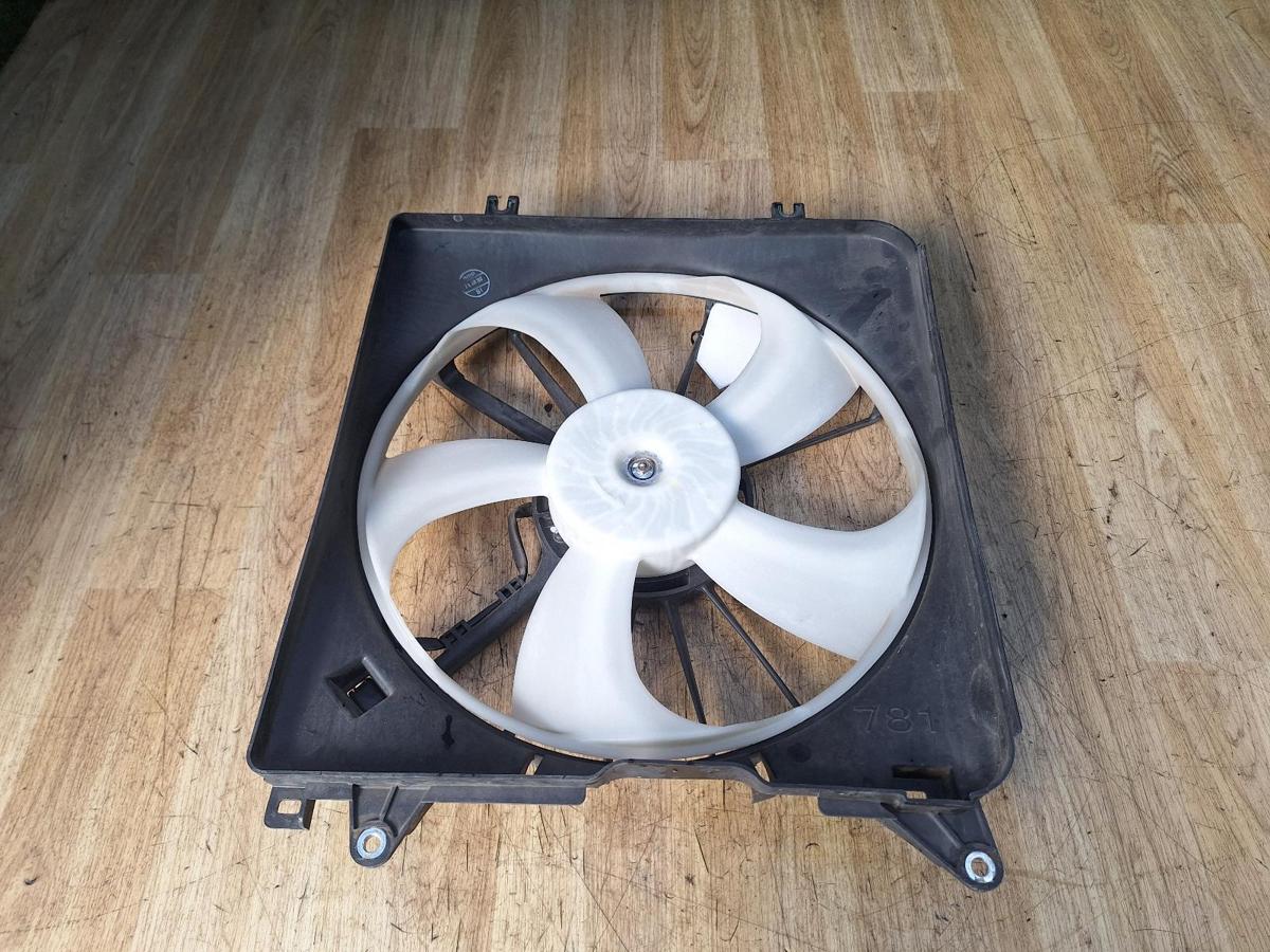 1000932060-Fan Radiator Top
