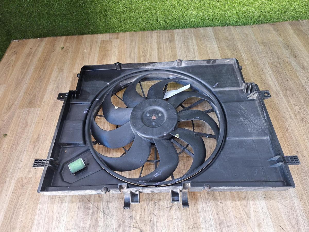 1000883150-Fan Radiator Top