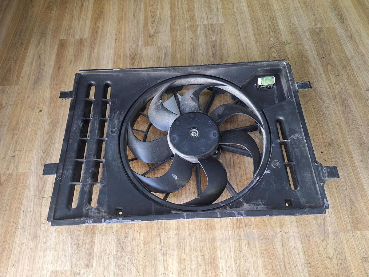 1000884312-Fan Radiator Top