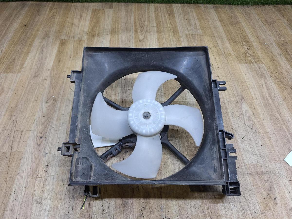 1000932341-Fan Radiator Top