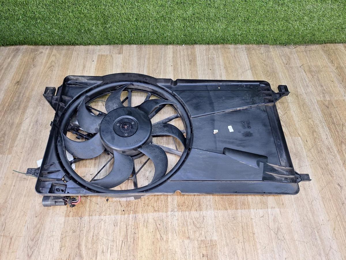 1000943095-Fan Radiator Top