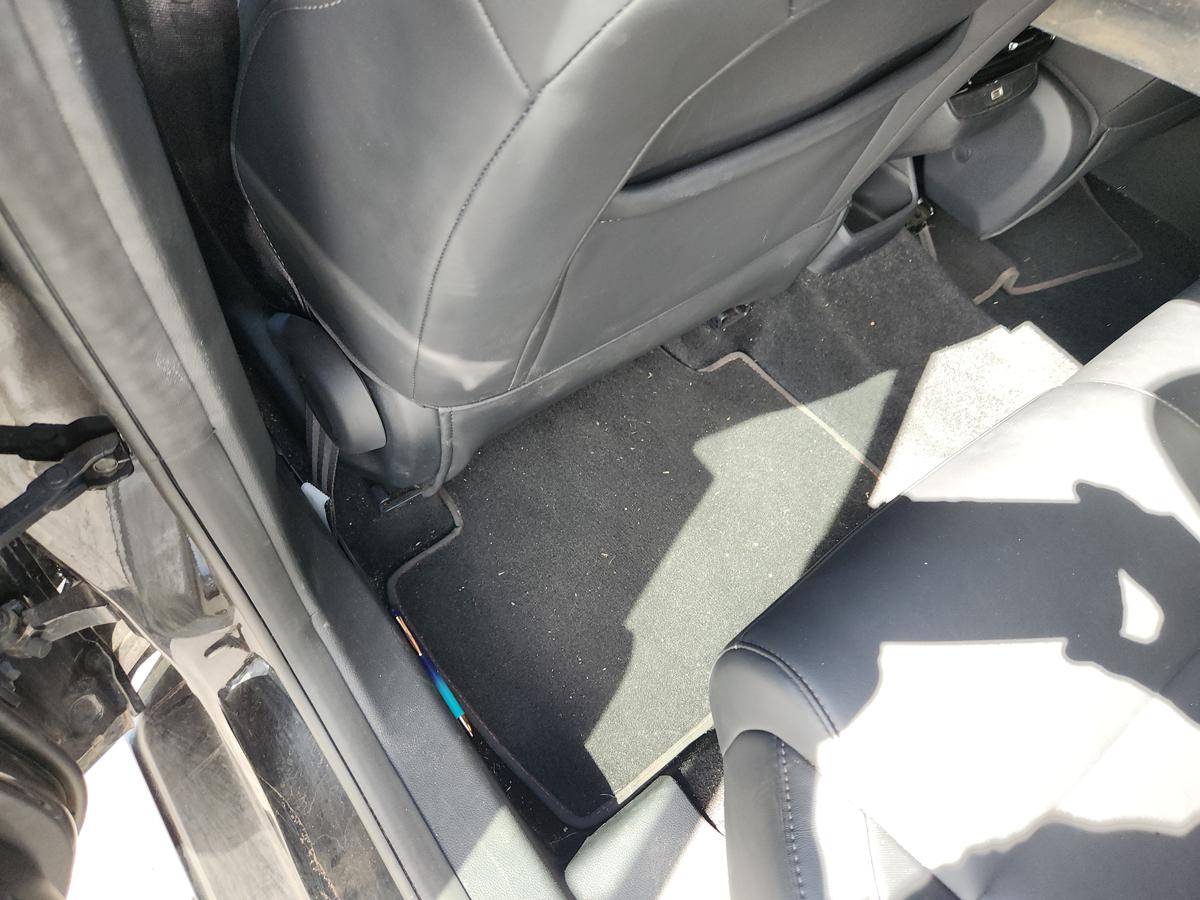 1000944672-Floor Mats_Boot Liner Left Rear
