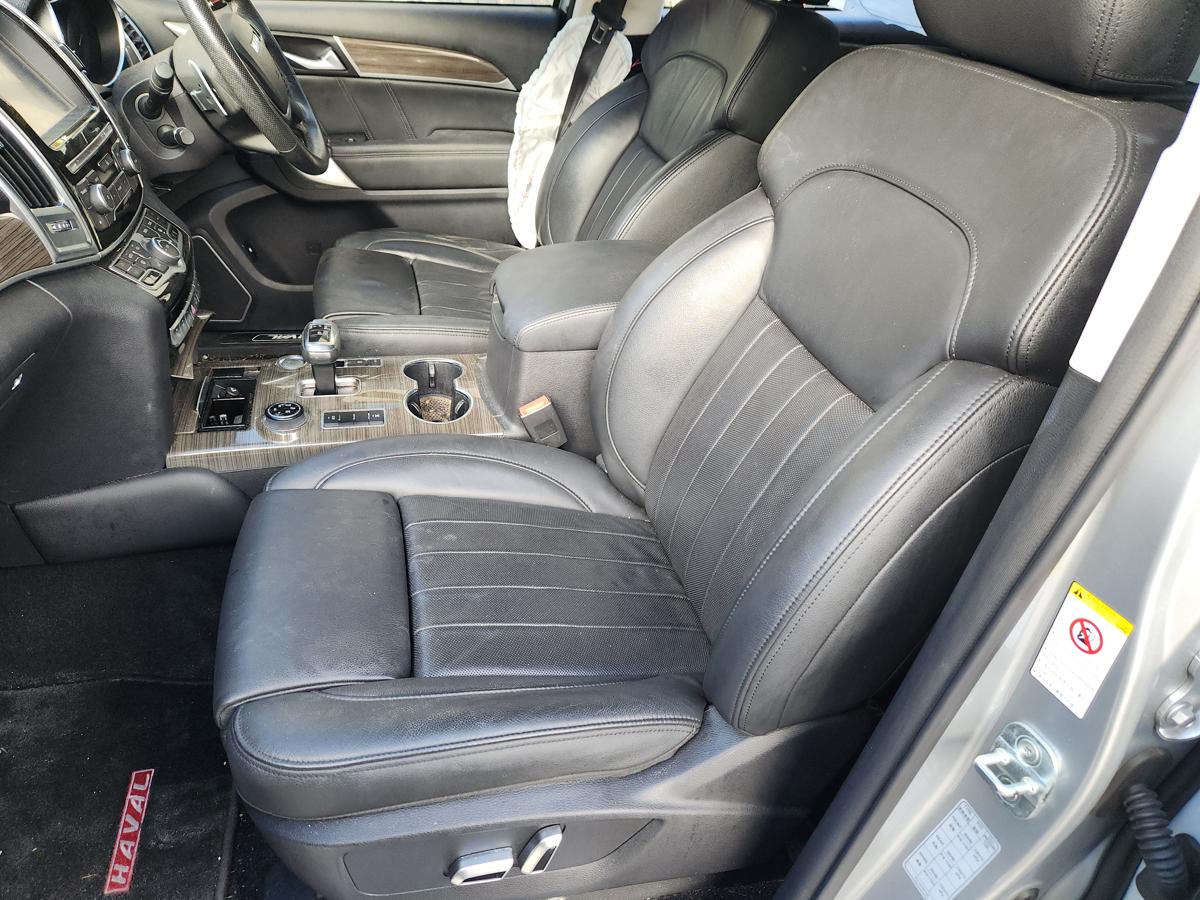 1000934446-Front Seat Left
