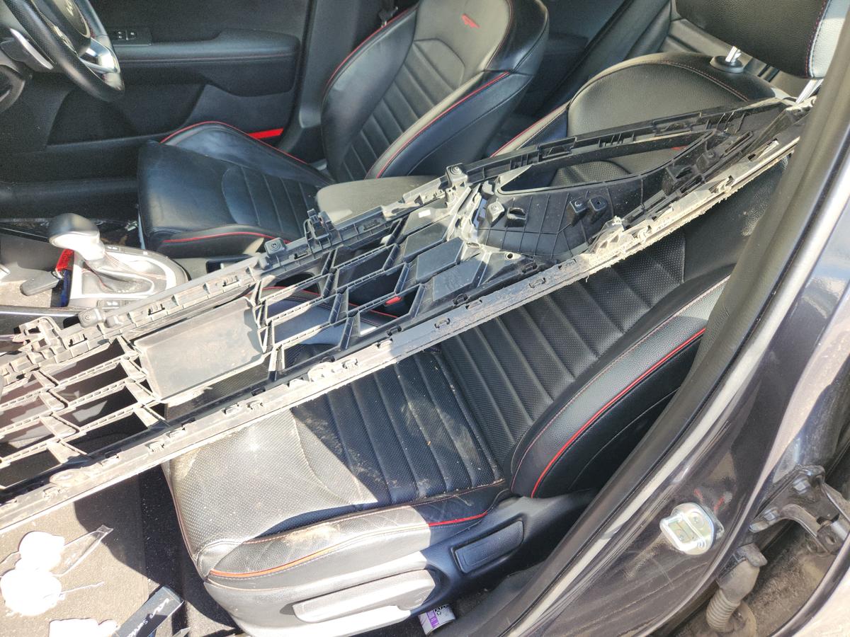 1000939453-Front Seat Left