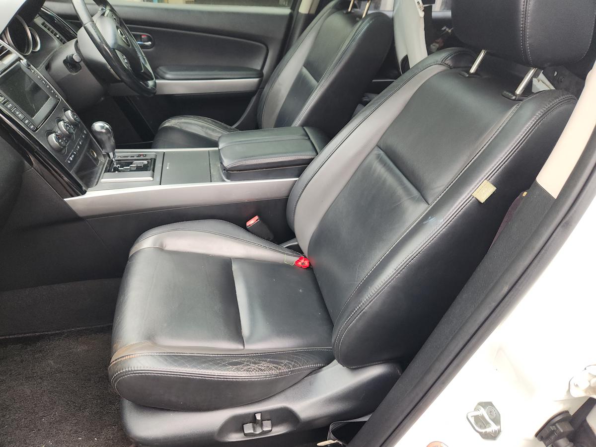 1000937517-Front Seat Left