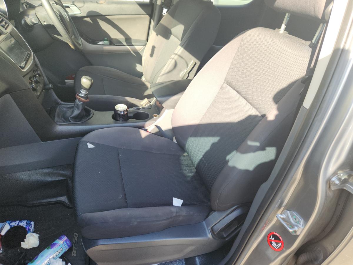 1000941577-Front Seat Left