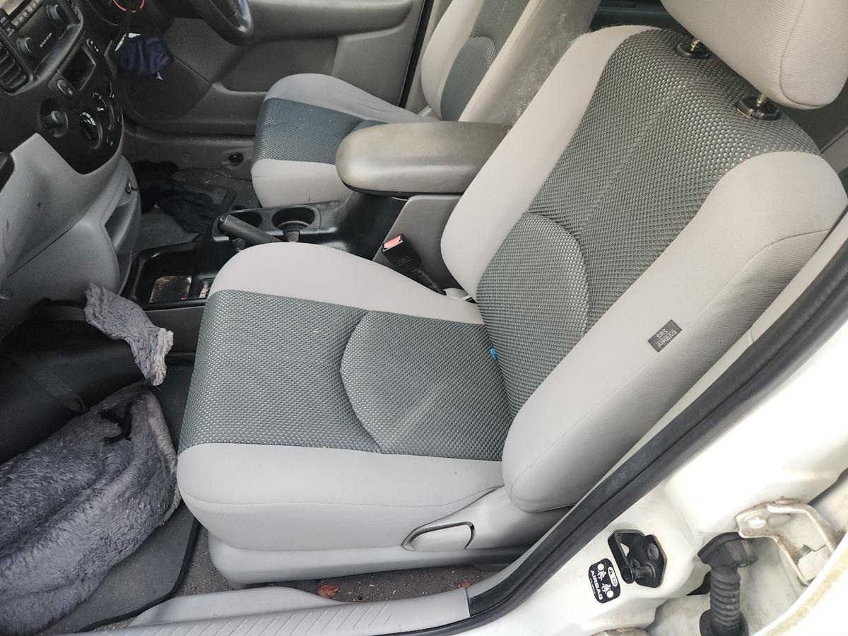 1000942706-Front Seat Left