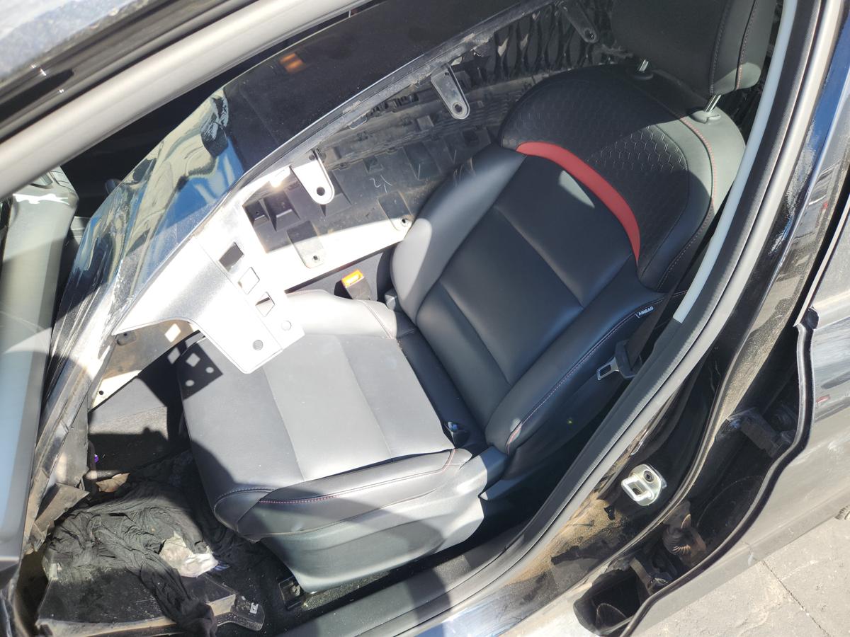 1000944667-Front Seat Left