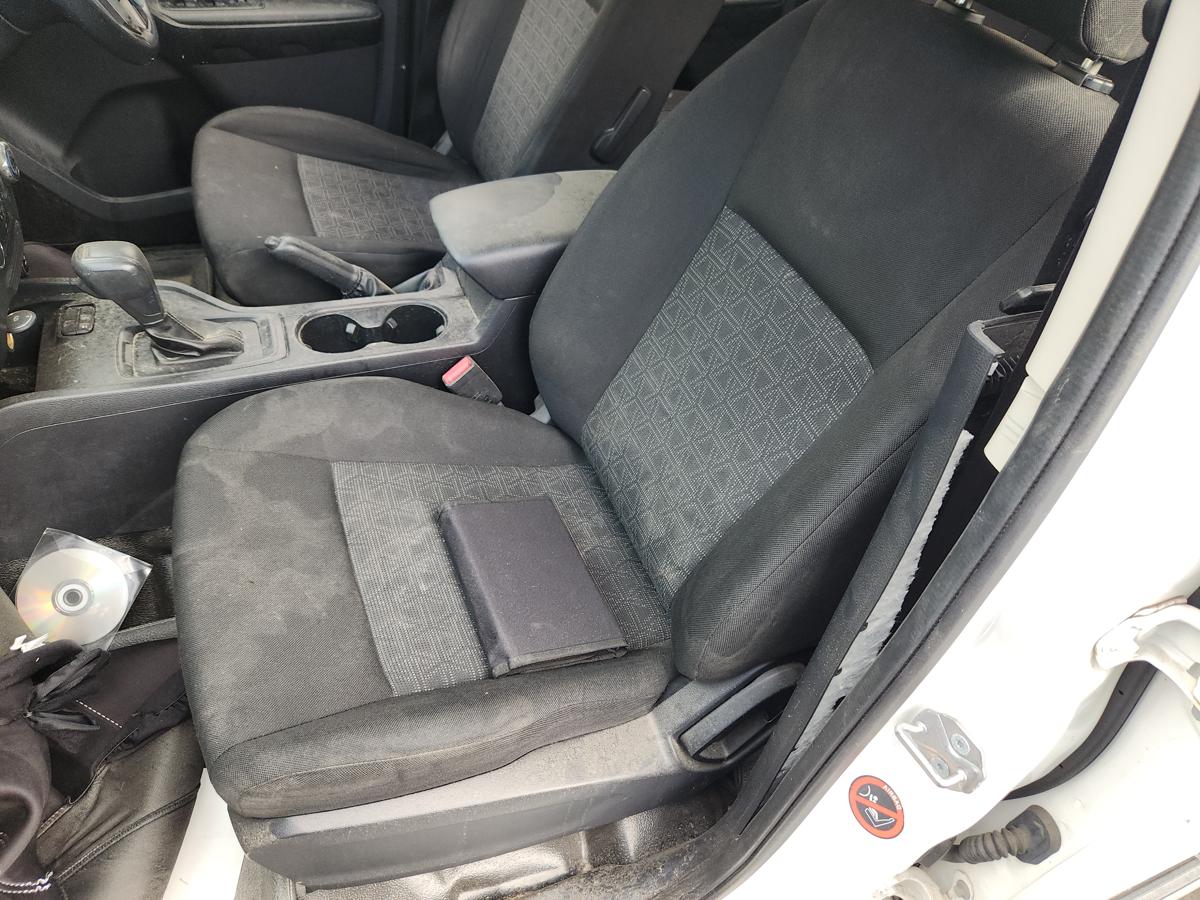 1000945390-Front Seat Left