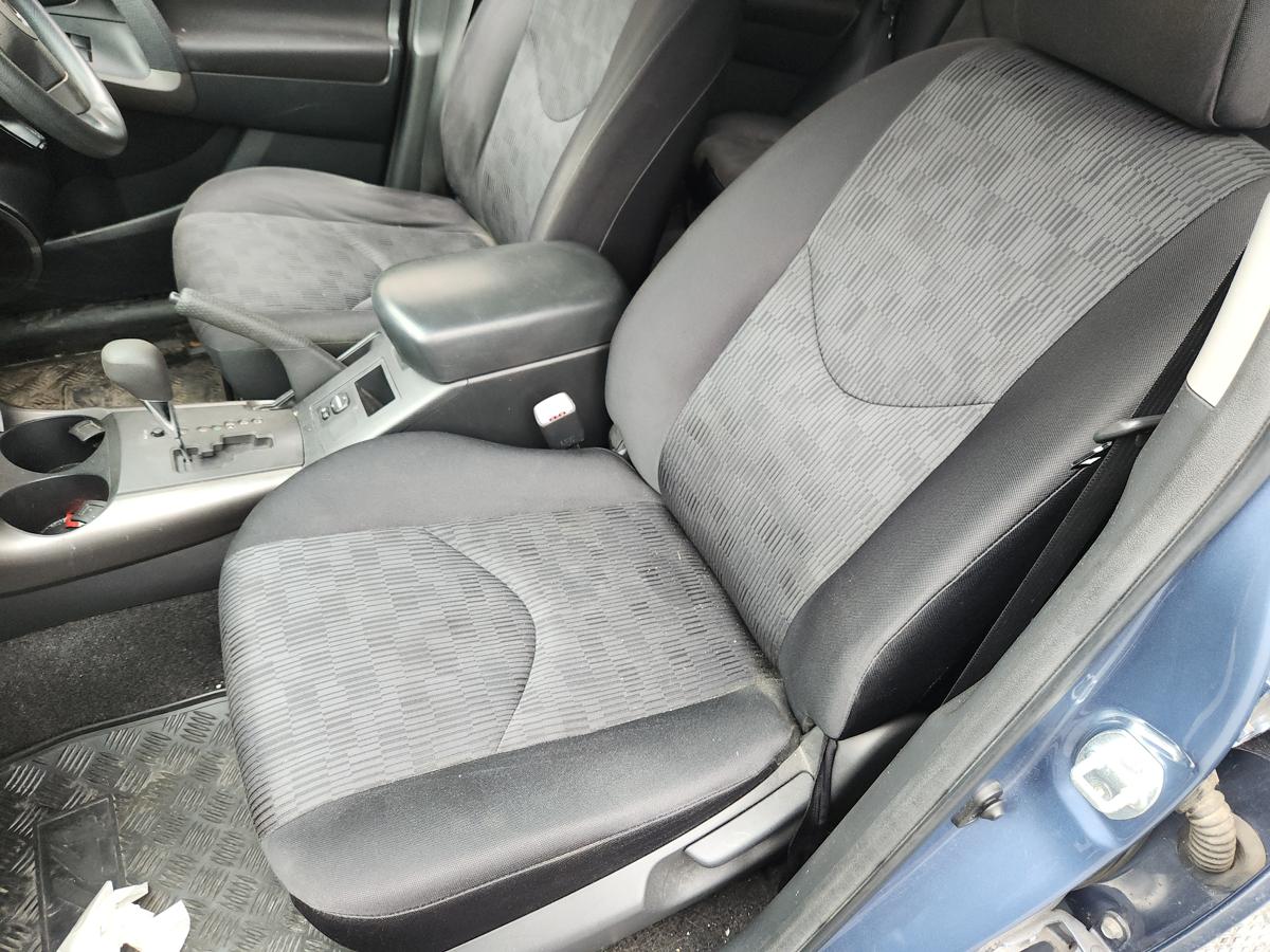 1000945749-Front Seat Left