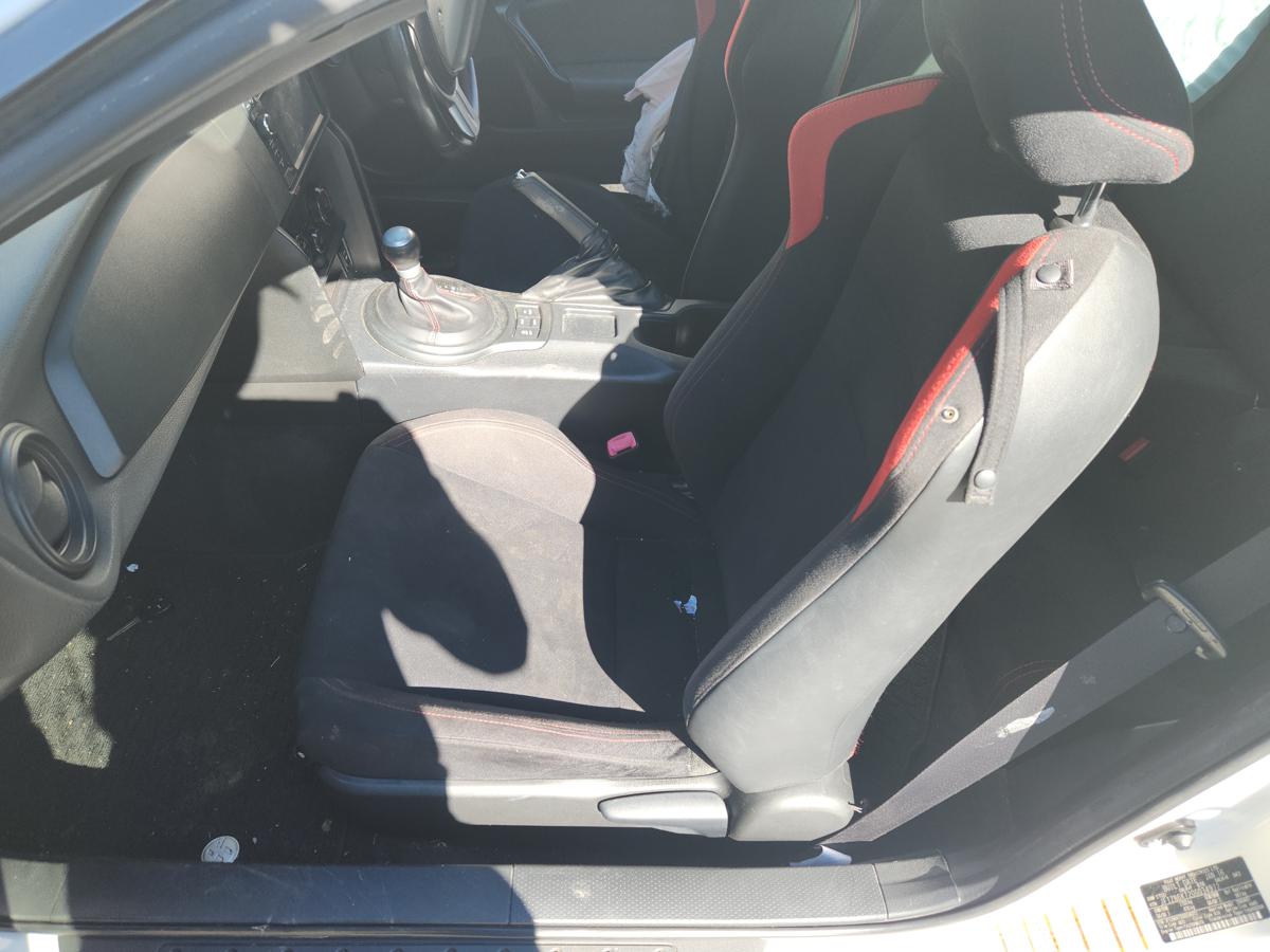 1000928899-Front Seat Left