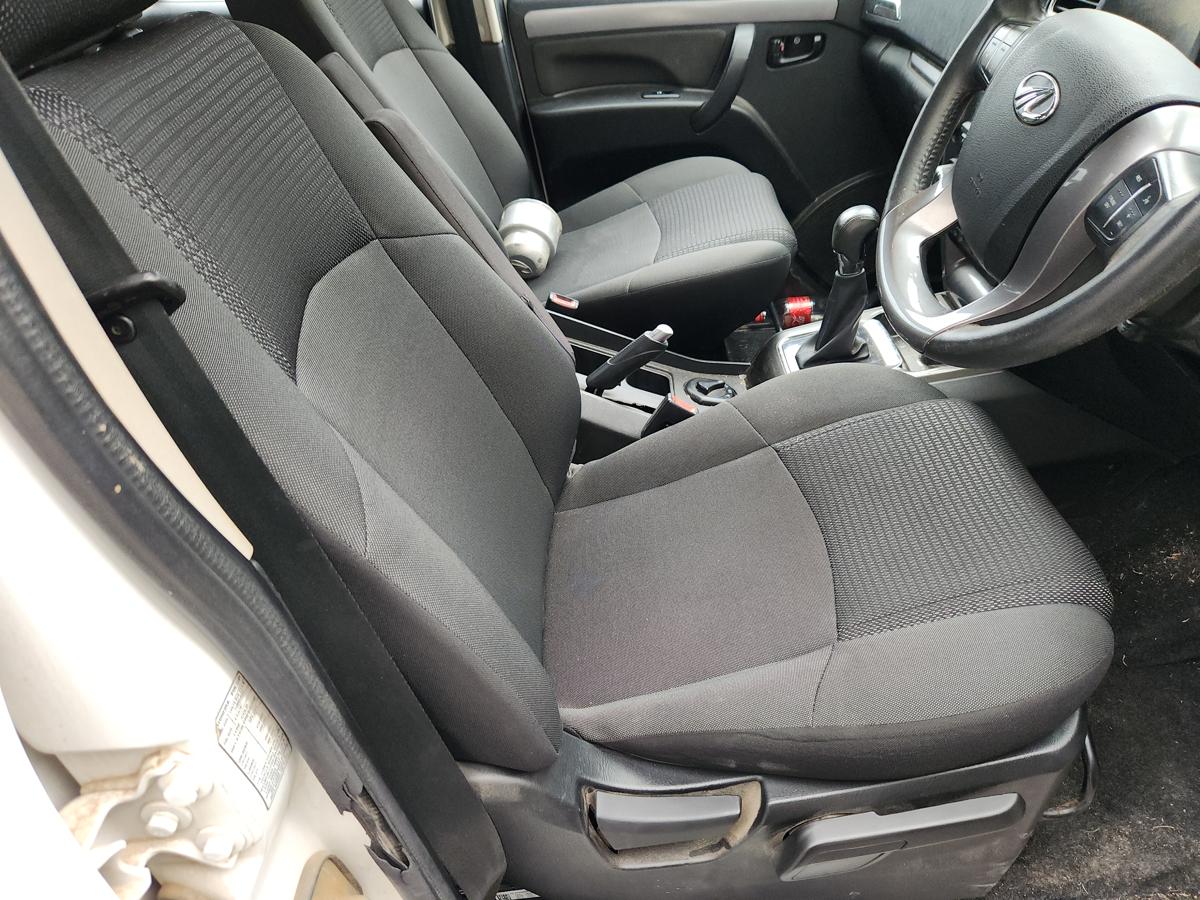 1000936985-Front Seat Right