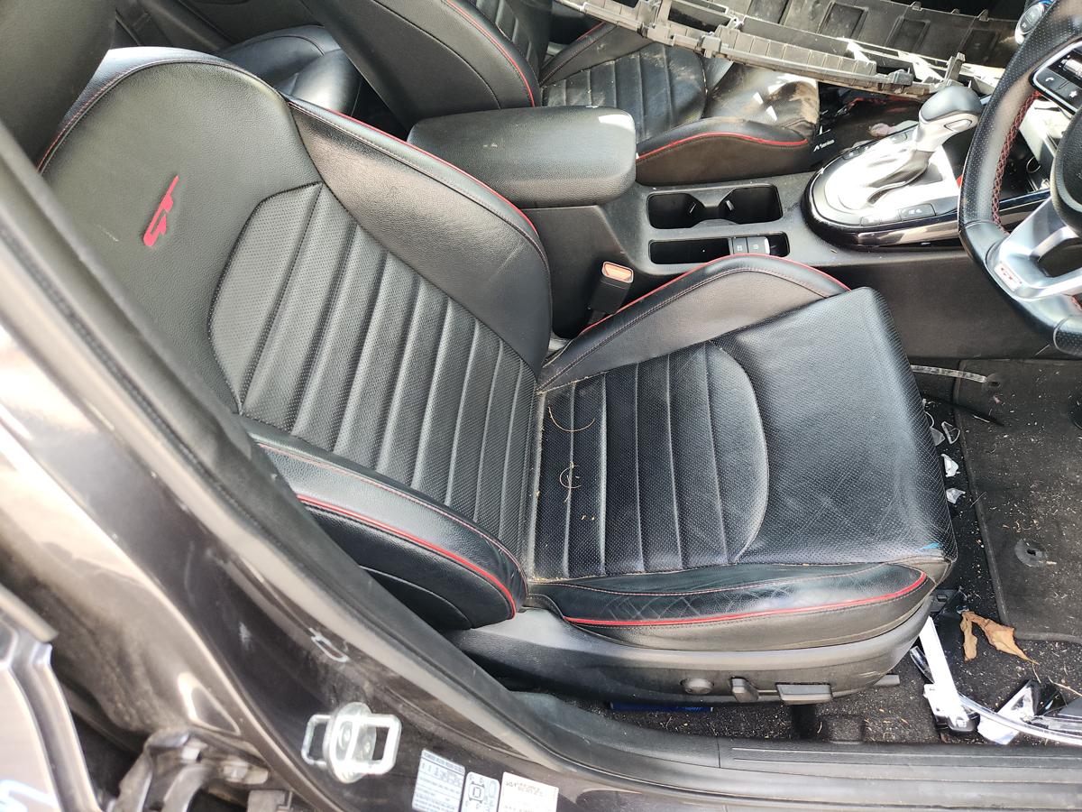 1000939454-Front Seat Right