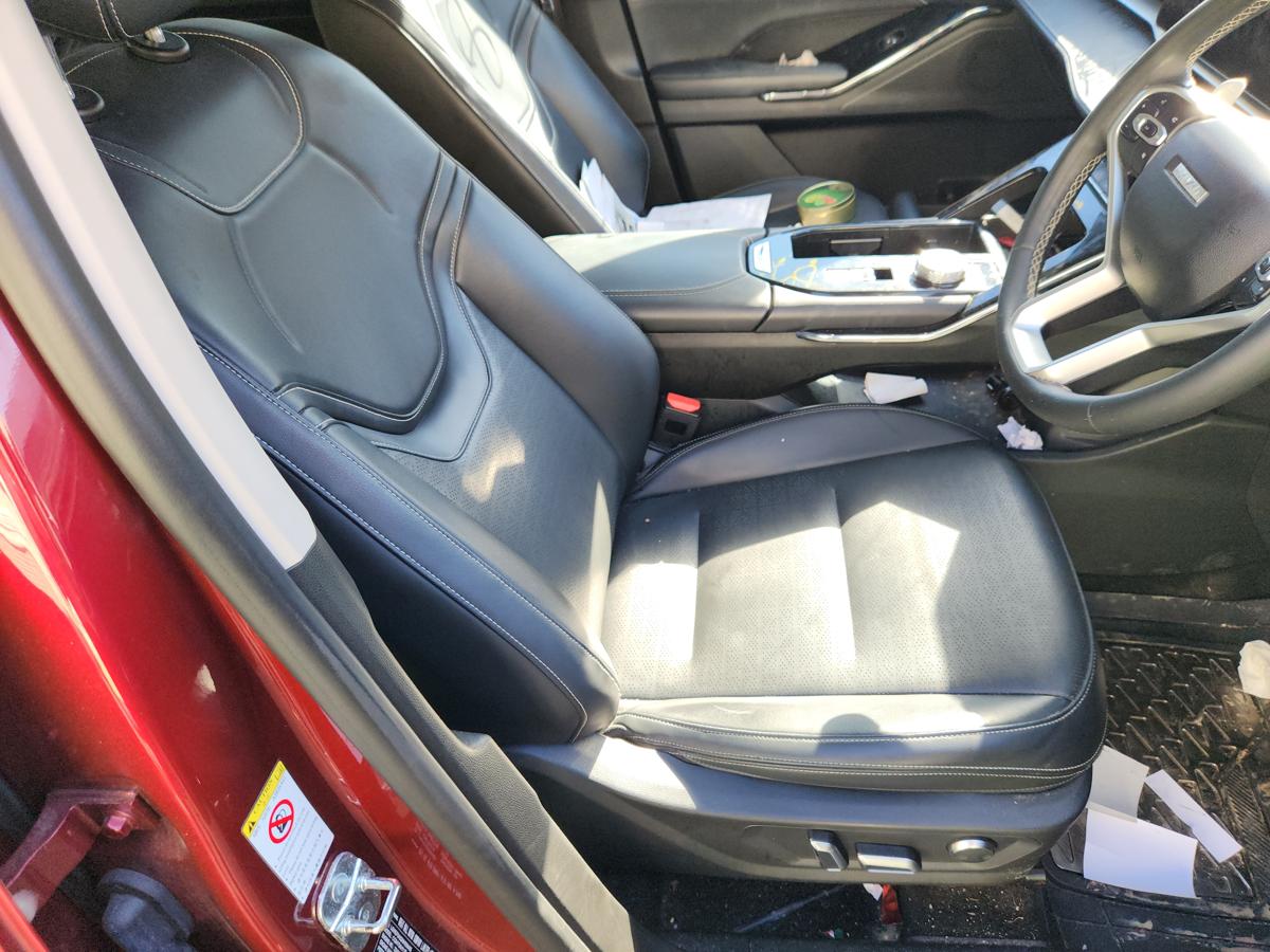 1000939613-Front Seat Right