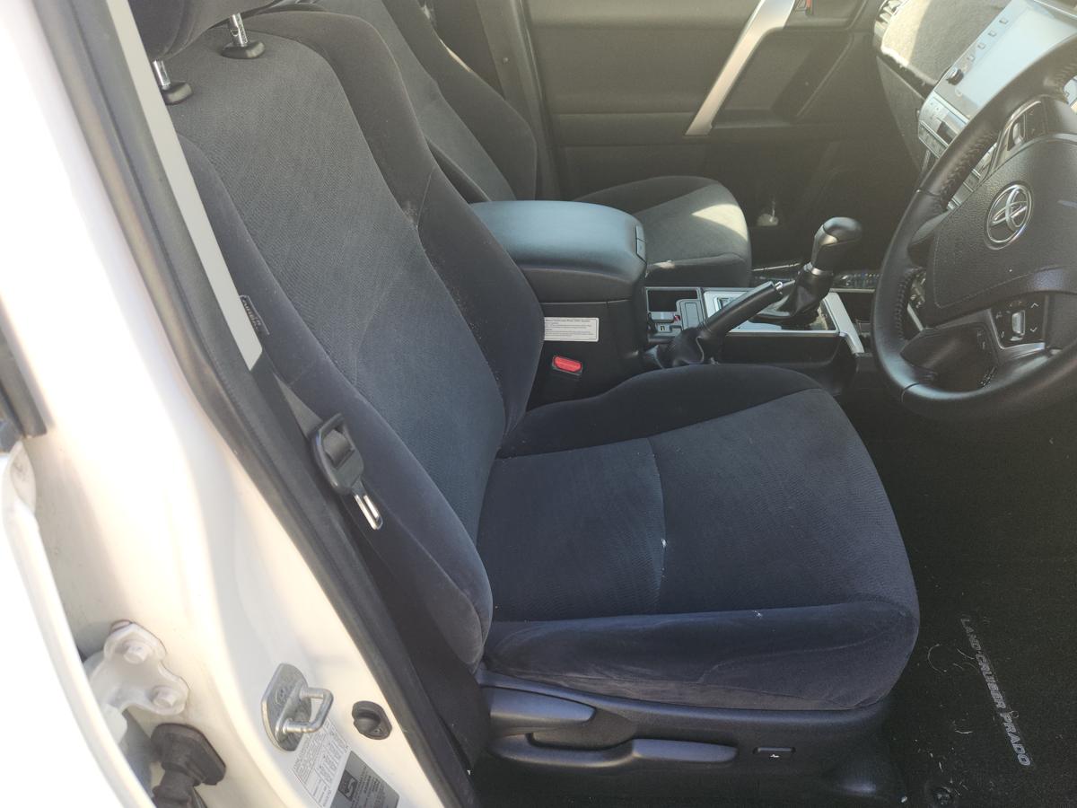 1000940021-Front Seat Right