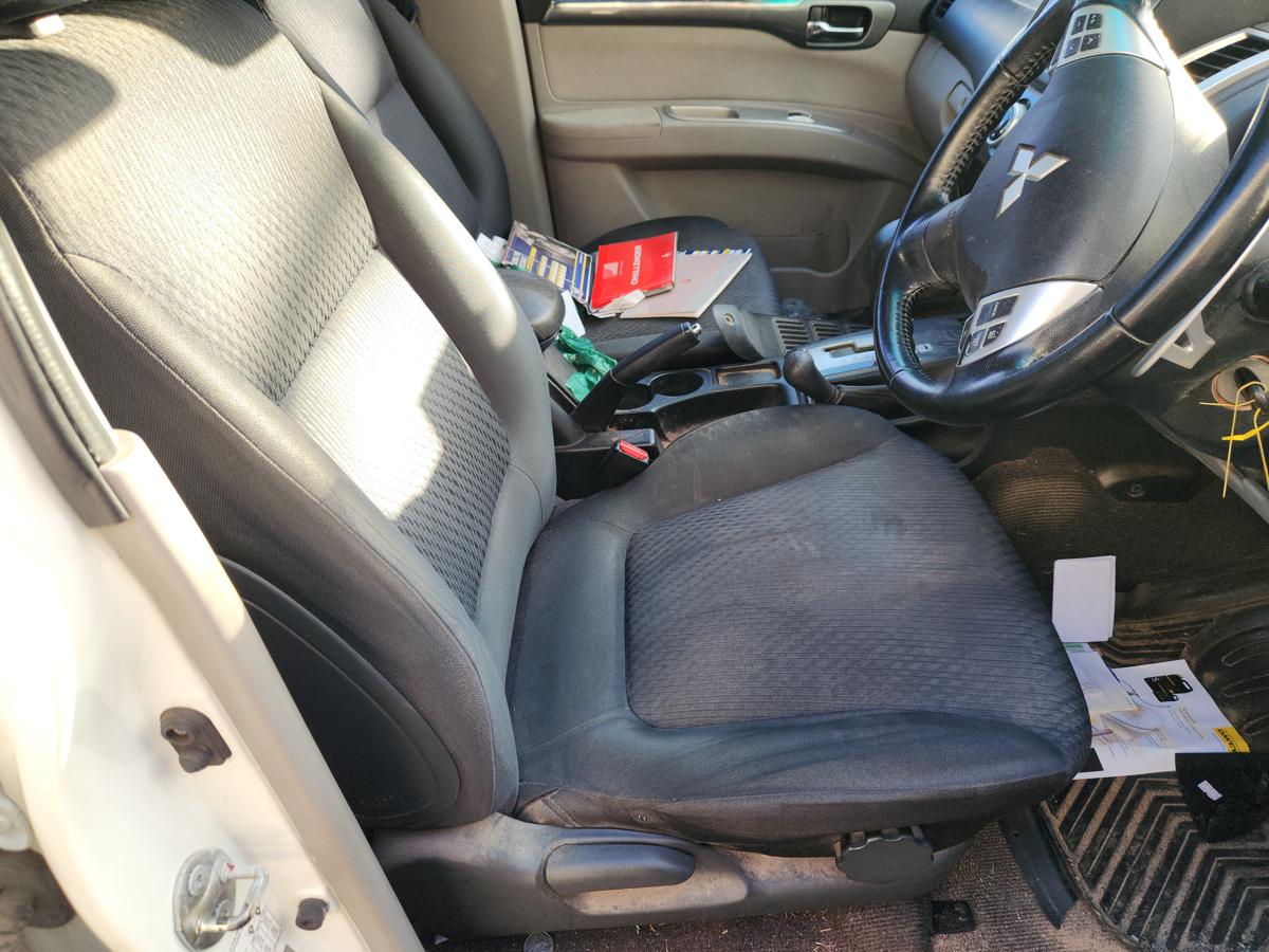 1000935555-Front Seat Right