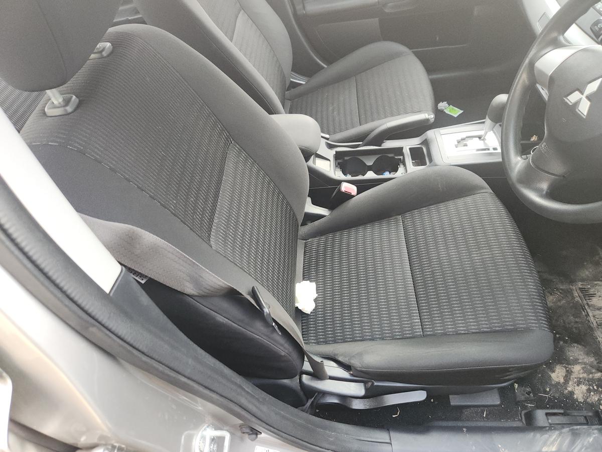 1000940229-Front Seat Right
