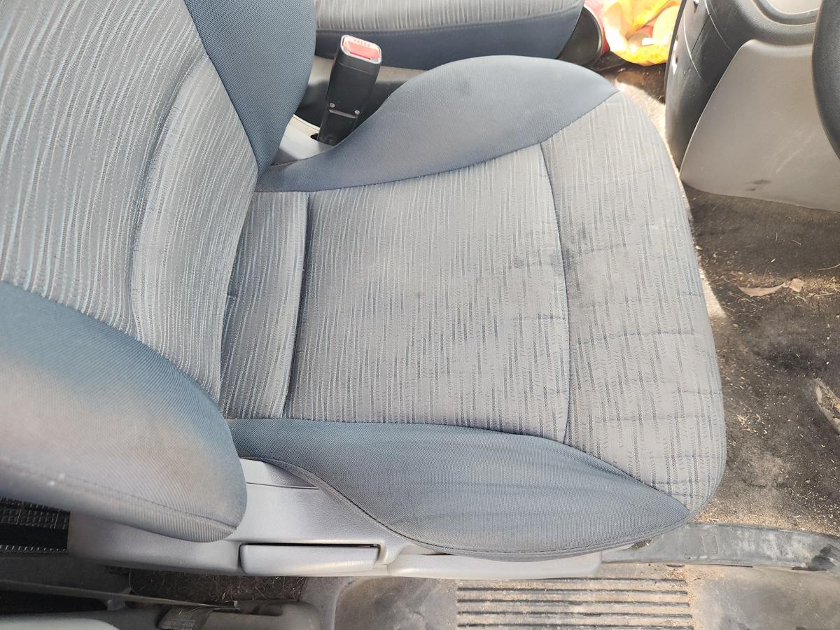 1000940500-Front Seat Right