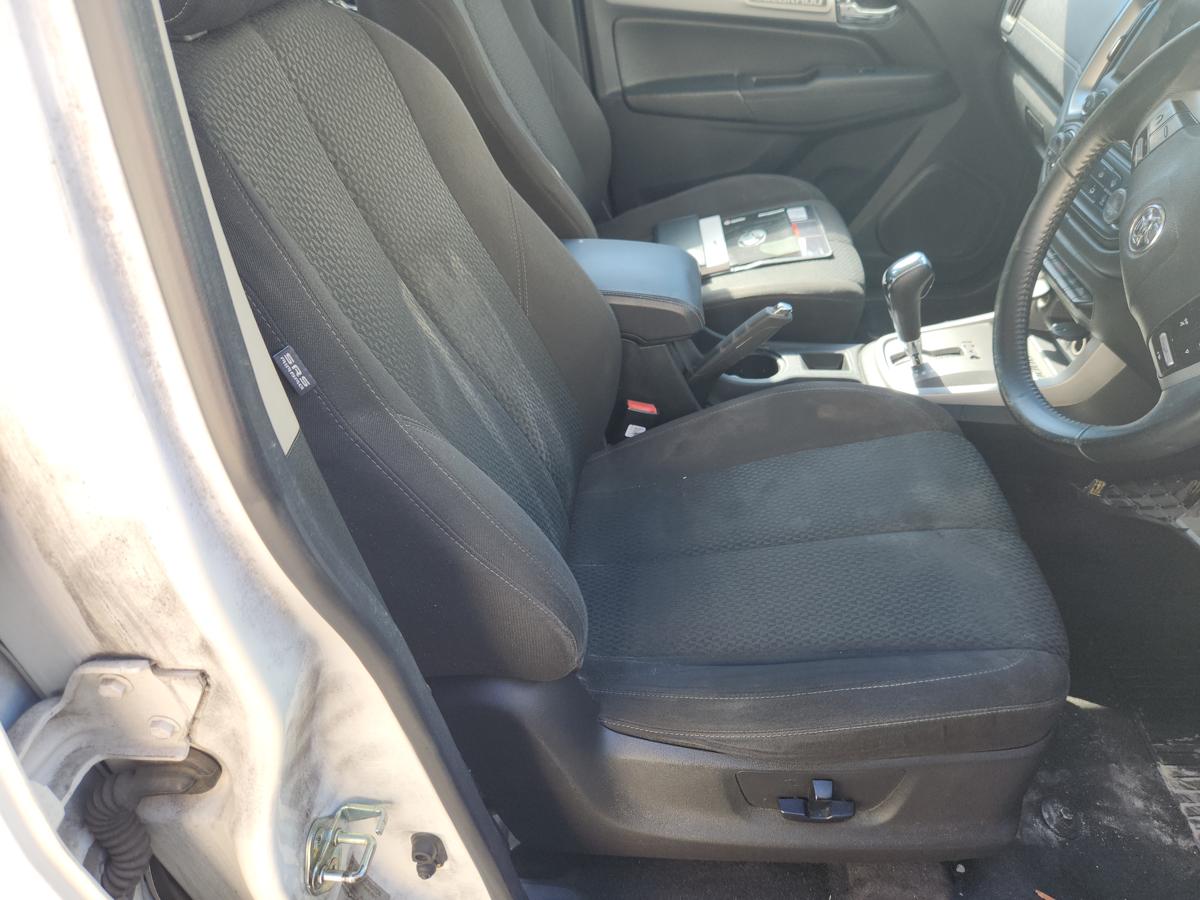 1000940766-Front Seat Right
