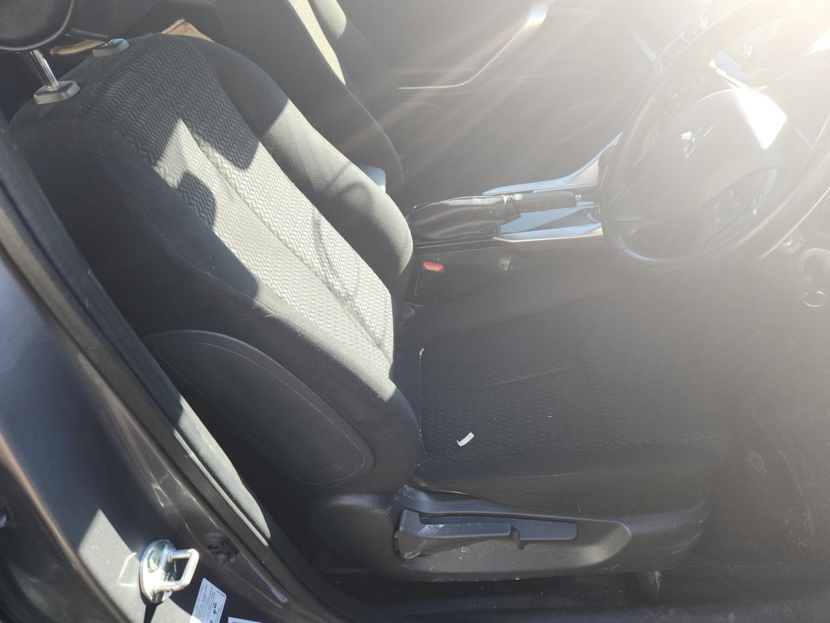 1000941442-Front Seat Right