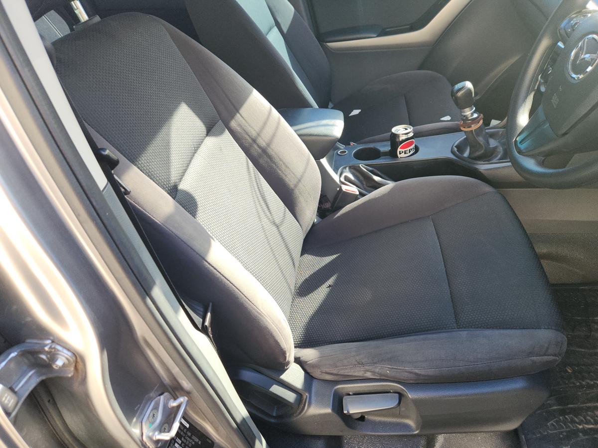 1000941578-Front Seat Right