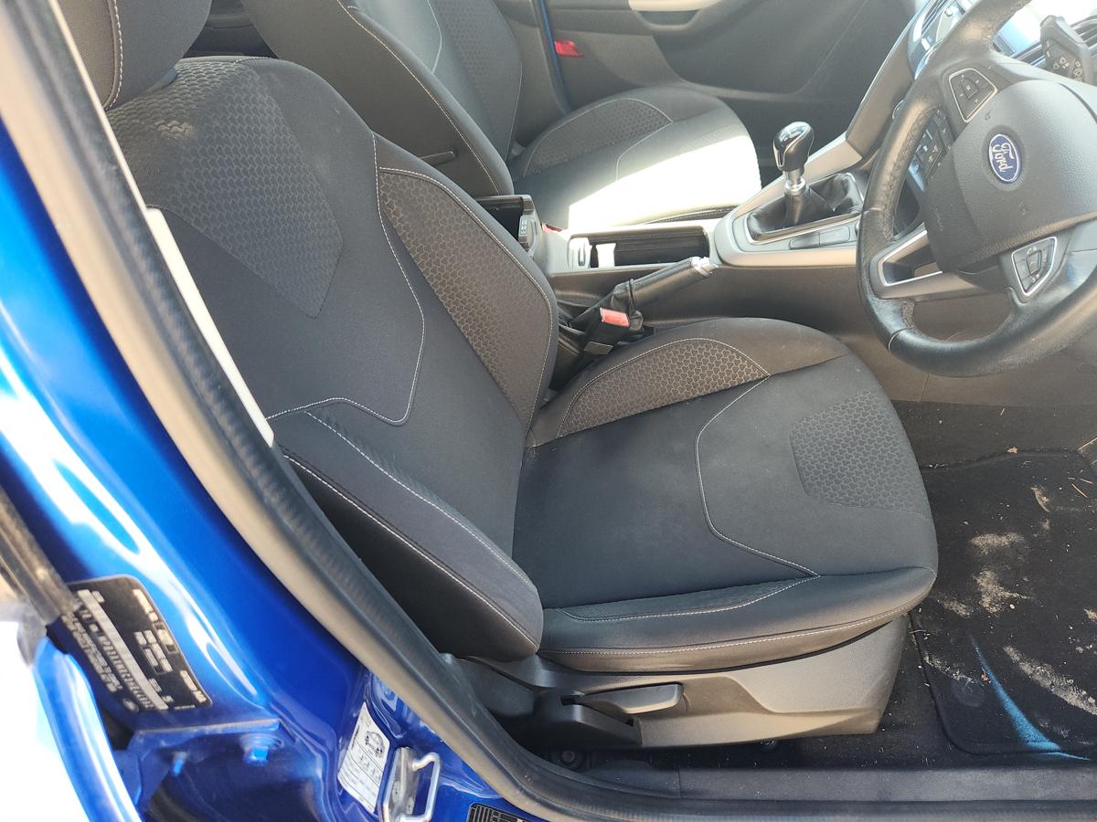 1000941747-Front Seat Right