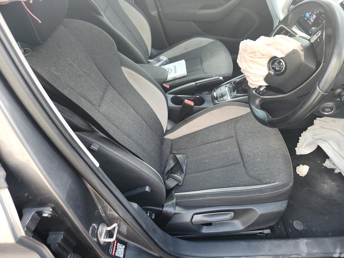 1000942132-Front Seat Right